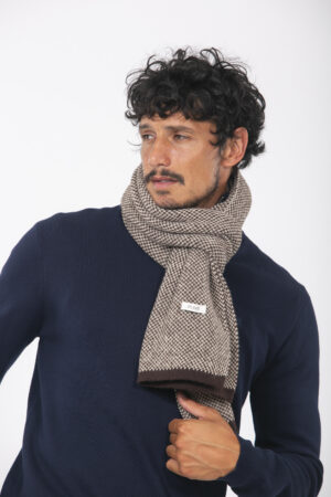 Alternative view of BUFANDA HOMBRE CON DISEÑO