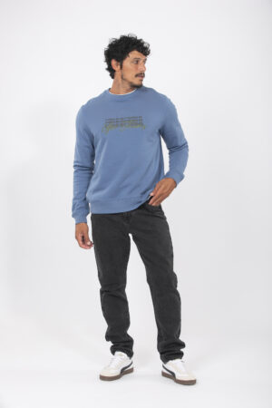 SWEATER CON ESTAMPA Y BORDADO EN EL FRENTE