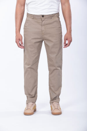 Alternative view of RIGGS- Pantalón chino